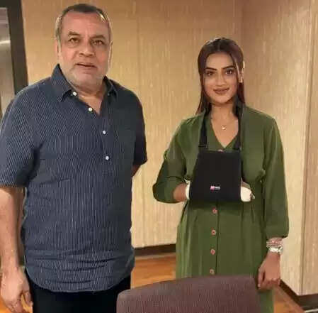 अक्षरा सिंह की परेश रावल से खास मुलाकात: जानें क्या कहा अभिनेत्री ने!