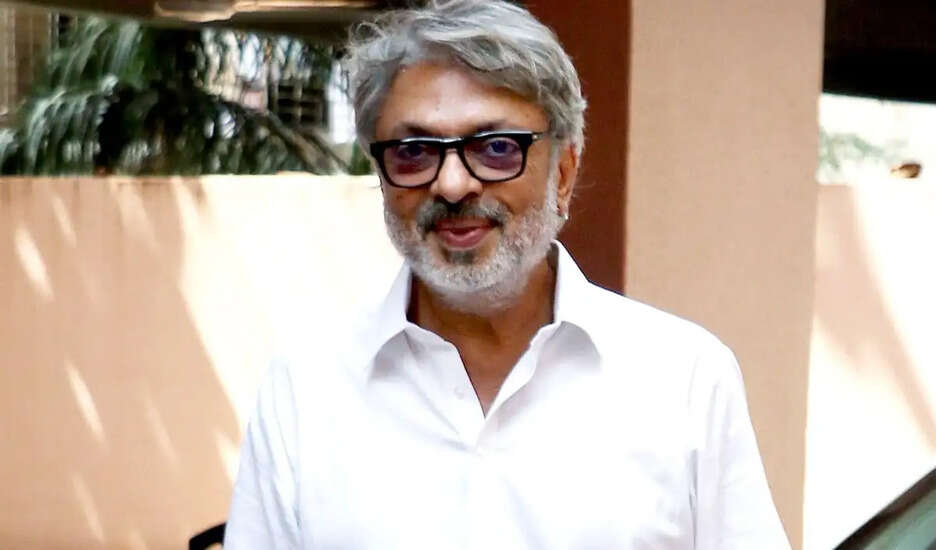 मनोरंजन जगत में हलचल: भंसाली की फिल्म पर हादसा और दिलजीत का कॉन्सर्ट विवाद