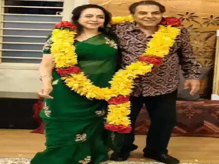 हेमा मालिनी ने धर्मेंद्र को याद करते हुए साझा की अनदेखी पारिवारिक तस्वीरें