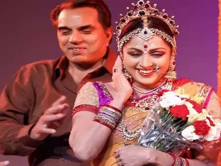 हेमा मालिनी का दिल तोड़ा: धर्मेंद्र के निधन पर भावुक पोस्ट