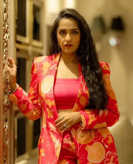 क्या है 'सेवन एंड ए हाफ डेट्स' की खासियत? जानें इस म्यूजिकल मिनी सीरीज के बारे में!