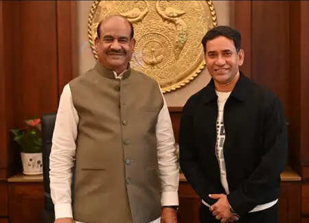 भोजपुरी सुपरस्टार निरहुआ ने साझा की ओम बिरला के साथ खास तस्वीर, फैंस का मिला प्यार!