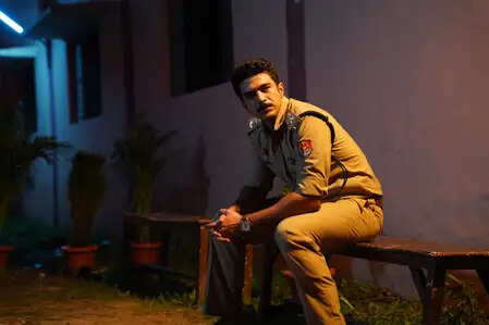 क्या है 'कप्तान' में साकिब सलीम का अनोखा किरदार? जानें इस दिलचस्प कहानी के बारे में!