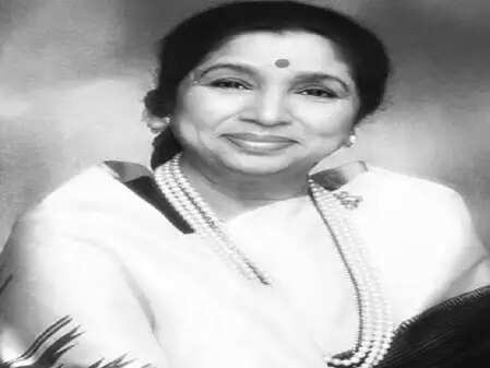 संगीत की रानी आशा भोसले का निधन: बॉलीवुड में शोक की लहर