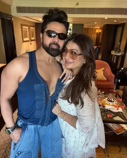 हिमेश रेशमिया ने पत्नी सोनिया के साथ शादी की सालगिरह पर किया खास पोस्ट, जानें क्या लिखा!