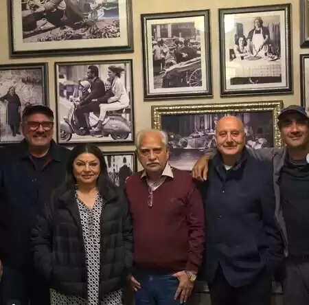 अनुपम खेर की 'खोसला का घोसला-2' की शूटिंग में रमेश सिप्पी के साथ खास मुलाकात!