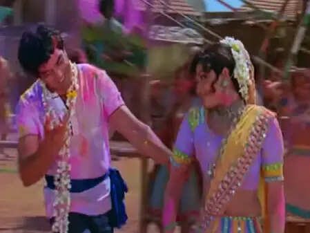 क्या आप जानते हैं 'शोले' के होली गाने की शूटिंग में लगे थे 100 टन गुलाल?