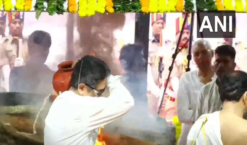 आशा भोसले को अंतिम विदाई: संगीत की रानी का निधन