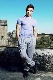 Anushka Sharma is taller than Shahrukh and Aamir. Know the heights of these Bollywood stars