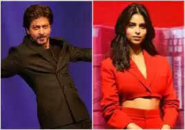 शाहरुख खान की बेटी सुहाना खान आज 23 साल की हो गई हैं। इस मौके पर सेलेब्स के साथ-साथ फैंस भी सुहाना को बर्थडे विश कर रहे हैं. गौरी ने साल 2000 में सुहाना को जन्म दिया था। शाहरुख अपनी लाडली से बहुत प्यार करते हैं तभी तो शाहरुख खान अपनी बेटी की हर बात में उसका साथ देते और उसका हौसला बढ़ाते नजर आते हैं। अब सुहाना के 23वें जन्मदिन पर शाहरुख खान ने बेटी का एक प्यारा सा वीडियो पोस्ट किया है. इस वीडियो में सुहाना स्केट्स पहनकर घूमती नजर आ रही हैं।  वीडियो में देखा जा सकता है कि सुहाना खान ने ब्लैक क्रॉप टॉप और डेनिम जींस पहनी हुई है. वीडियो में सुहाना खान स्केट्स पहनकर काफी खुश नजर आ रही हैं। वीडियो को शेयर करते हुए सुहाना खान ने कैप्शन में लिखा, "आज का दिन आपको हमेशा के लिए खुश करने का है. लव यू बेबी." शाहरुख खान की इस पोस्ट पर लोग खूब कमेंट कर रहे हैं और अपना रिएक्शन दे रहे हैं. सुहाना खान वीडियो  सुहाना खान के प्रशंसकों को जन्मदिन की बधाई शाहरुख खान की इस पोस्ट पर फैंस सुहाना खान को बर्थडे विश कर रहे हैं तो कुछ लोग शाहरुख से सुहाना का शादी में हाथ बंटाने के लिए भी कह रहे हैं. एक यूजर ने कमेंट किया, "बधाई हो और भगवान आप दोनों को इस खूबसूरत सफर पर आशीर्वाद दें। ढेर सारा प्यार।" तो वहीं दूसरे यूजर ने लिखा, दामाद की अर्जी कहां जमा करें? एक अन्य यूजर ने शाहरुख खान के पोस्ट पर कमेंट करते हुए लिखा, "शाहरुख आप अपनी बेटी से बहुत प्यार करते हैं? और हम भी।"  वर्क फ्रंट की बात करें तो सुहाना खान अपने पिता शाहरुख खान की तरह एक्टिंग में करियर बनाना चाहती हैं. सुहाना जल्द ही जोया अख्तर के निर्देशन में बनी फिल्म 'द आर्चीज' में नजर आएंगी। सुहाना खान, खुशी कपूर और अगस्त्य नंदा अभिनीत यह फिल्म ओटीटी प्लेटफॉर्म नेटफ्लिक्स पर रिलीज होगी। इस फिल्म के जरिए सुहाना खान एक्टिंग की दुनिया में अपना पहला कदम रखेंगी.