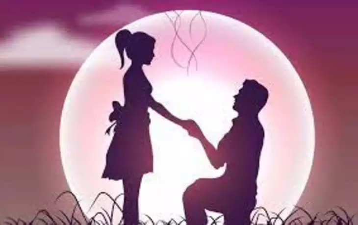 Proposal Day 2023 Wishes: प्रपोज डे पर पार्टनर को भेजें ये प्यार भरे मैसेज, पढते ही आएगा रिएक्शन वैलेंटाइन वीक की शुरुआत हो चुकी है। 7 फरवरी को रोज डे मनाया गया। वैलेंटाइन वीक का दूसरा दिन है Propose Day, जो 8 फरवरी को मनाया जाता है। प्रपोज डे उन लोगों के लिए अपने प्यार का इजहार करने का बेहतरीन मौका है, जो किसी से प्यार करते हैं और कई दिनों से प्रपोज करने के बारे में सोच रहे हैं। बिना समय गवाए उसे प्रपोज करें जिसे आप वास्तव में चाहते हैं, नहीं तो आप मौका और समय खत्म होने के बाद हाथ मिलाते रहेंगे। क्या पता इस बार सामने वाला प्रपोज डे पर आपके प्यार को कुबूल कर ले।  प्रपोज डे पर अगर आप खास अंदाज में अपने प्यार का इजहार करते हैं तो आपका प्रपोजल जरूर एक्सेप्ट होगा। इसके लिए आप खुद ग्रीटिंग कार्ड बना सकते हैं। आप कार्ड में अपने प्यार भरे शब्द लिखकर आई लव यू भी कह सकते हैं। घुटने के बल बैठना और उसे अपनी पसंद का उपहार देना भी एक बहुत ही रोमांटिक तरीका हो सकता है। आप शायरी, रोमांटिक गाने, गिटार बजाकर भी प्रपोज कर सकते हैं। इससे भी बेहतर आइडिया यह है कि आप प्रपोज डे पर लव मैसेज और विश भेजकर अपने दिल की बात कह सकते हैं।   प्रपोज डे पर इन संदेशों के साथ अपने दिल की बात कहें मेरी आँखों में छिपे प्यार को समझो क्योंकि हम होठों से कुछ भी व्यक्त नहीं कर सकते, कैसे कहे अपना हाल-ए-दिल ए सनम तुम वो हो जिसके बिना हम जी नहीं सकते। हैप्पी प्रपोज डे 2023  मेरा ये मासूम दिल सिर्फ तुमसे प्यार करना चाहता है मैं सिर्फ तुमसे अपने प्यार का इजहार करना चाहता हूं, जब से इन आँखों ने तुझे देखा है मेरी जान दिल हमेशा आपको ही देखना चाहता है।  मेरे दिल ने सिर्फ तुमको चुना है अब आप इसे भी चुनें, है ना ... हैप्पी प्रपोज डे!  इस बहार की महकती शाम हो तुम तुम प्यार में चमकते जाम हो, तेरी यादों को अपने सीने में रखता हूँ तुम मेरे जीवन का दूसरा नाम हो।   मेरा दिल सिर्फ आपके लिए धड़कता है ठोकर खाता है और अक्सर ठीक हो जाता है, इस तरह तुमने इस दिल पर कब्जा कर लिया मेरा दिल मेरा है लेकिन यह हर बार आपके लिए धड़कता है। हैप्पी प्रपोज डे!