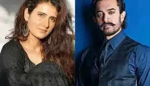 बॉलीवुड अभिनेता आमिर खान इन दिनों 'दंगल' एक्ट्रेस फातिमा सना शेख के साथ लिंकअप की खबरों को लेकर सुर्खियों में हैं. दरअसल, हाल ही में आमिर खान और फातिमा का एक वीडियो सोशल मीडिया पर वायरल हो रहा है, जिसमें ये दोनों सितारे अचार खेलते नजर आ रहे हैं. इस वीडियो के सामने आने के बाद फैंस कयास लगा रहे हैं कि आमिर और फातिमा एक दूसरे को डेट कर रहे हैं. हालांकि अभी तक ना तो फातिमा ने और ना ही आमिर ने अपने रिश्ते पर चुप्पी तोड़ी है। लेकिन अब आमिर और सना के रिश्ते पर कमाल आर खान ने ट्वीट किया है.  स्वयंभू आलोचक और अभिनेता कमाल आर खान ने ट्वीट किया कि आमिर खान और फातिमा सना शेख जल्द ही शादी कर रहे हैं। उन्होंने लिखा, 'ब्रेकिंग न्यूज- आमिर खान बहुत जल्द अपनी उम्र की बेटी फातिमा सना शेख से शादी करने जा रहे हैं। आमिर सना को दंगल के बाद से डेट कर रहे हैं।' कमाल आर खान के इस ट्वीट पर लोग खूब कमेंट कर रहे हैं और अपनी प्रतिक्रिया दे रहे हैं.  आमिर खान ने अपनी दूसरी पत्नी को तलाक दे दिया है बता दें कि अभिनेता आमिर खान भी अपनी दूसरी पत्नी किरण राव से अलग हो चुके हैं। पिछले साल किरण और आमिर ने एक सोशल मीडिया पोस्ट के जरिए फैन्स को बताया था कि वे अलग हो रहे हैं। लेकिन दोनों मिलकर अपने बेटे आजाद की परवरिश करेंगे। अलग होने के बाद भी आमिर और किरण को अक्सर साथ देखा जाता है।  वर्कफ्रंट की बात करें तो आमिर खान आखिरी बार फिल्म 'लाल सिंह चड्ढा' में नजर आए थे। टॉम हैंक्स की फॉरेस्ट गंप पर आधारित इस फिल्म में आमिर और अभिनेत्री करीना कपूर भी मुख्य भूमिकाओं में थे। हालांकि, फिल्म बॉक्स ऑफिस पर फ्लॉप साबित हुई, जिसके बाद आमिर खान पूरी तरह से टूट गए। बाद में आमिर खान ने कुछ समय के लिए अभिनय से ब्रेक लेने का फैसला किया और अब अभिनेता अपने परिवार के साथ क्वालिटी टाइम बिता रहे हैं।