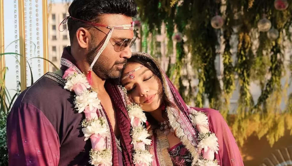 तलाक की खबरों के बीच Divya Agarwal ने शेयर किया शादी का अनदेखा वीडियो, खुद अपने हाथों से बनाई थी वरमाला