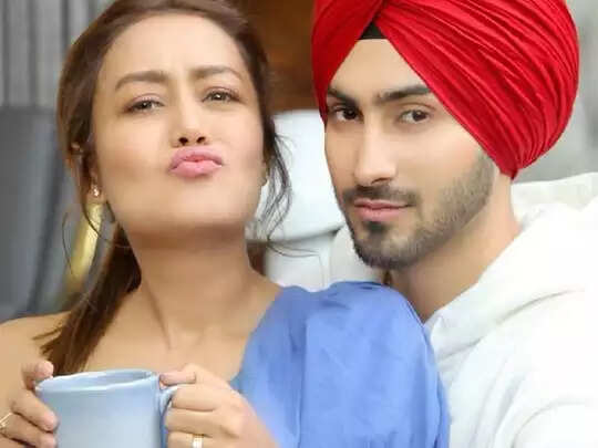 नेहा कक्कड़ ने ऑन कैमरा कर दिया कुछ ऐसा, रोहनप्रीत के गाल हुए लाल, वीडियो देख उड़ जाएंगे होश