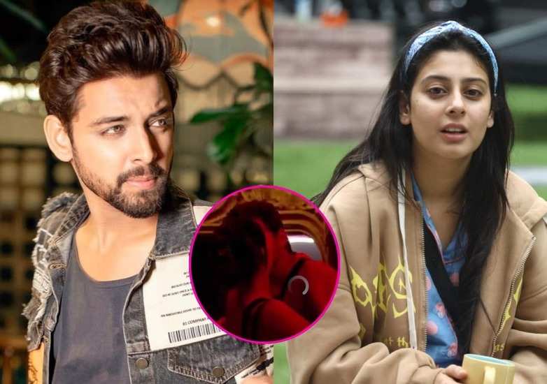 Bigg Boss 17 : घर की लाइट्स हुईं बंद, मौके का फायदा उठाकर समर्थ करने लगे ईशा के साथ रोमांस, फोटो वायरल