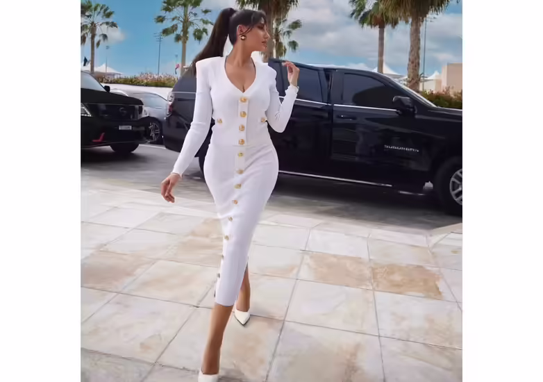 पॉपुलर मॉडल और डांसर नोरा फतेही सोशल मीडिया पर अपने बोल्ड अंदाज के लिए जानी जाती हैं. नोरा फतेही की तस्वीरें वायरल होती रहती हैं। 