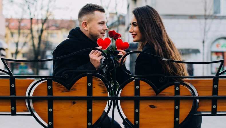 Happy Valentines Day 2024: पति-पत्नी एक दूसरे के लिए वैलेंटाइन डे को बनाएं खास, अपनाएं ये 4 प्यारे तरीके