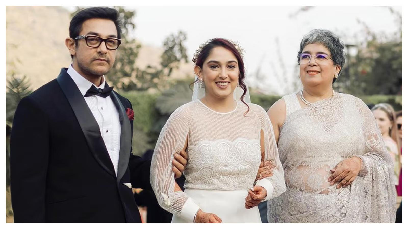 आमिर खान ने रोती हुई समधन को गले लगा कर करवाया चुप, वायरल हो रहा है शादी का अनदेखा वीडियो
