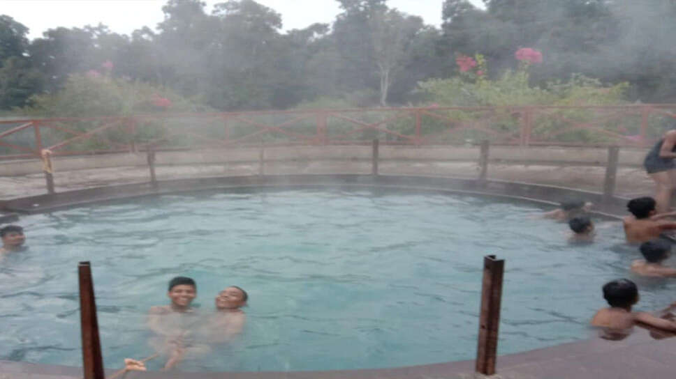 जिले के तेंदूखेड़ा तालुक में सेलवाड़ा से 5 किमी दूर धारी गांव में स्थित दिव्य सिद्ध किशनगढ़ धाम सिद्धों के निवास स्थान के रूप में प्रसिद्ध है। सद्गुरु देव दादाजी सरकार ने इस सिद्ध क्षेत्र किशनगढ़ धाम में तपस्या की थी और दिव्य महिमा का एक प्रत्यक्ष उदाहरण आज भी यहां मौजूद है।