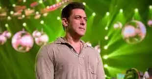 Salman Khan Mother: सलमान खान ने मां पर लुटाया प्यार, मदर्स डे पर सामने आई मां-बेटे की खास तस्वीरें