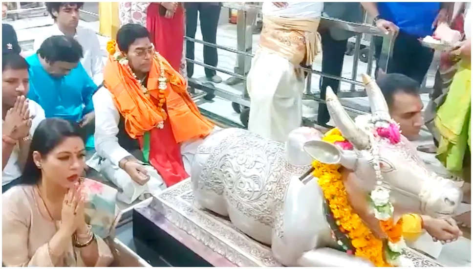 Ashutosh Rana: उज्जैन के श्री महाकालेश्वर मंदिर पहुंचे एक्टर आशुतोष राणा, भस्म आरती में भी लिया हिस्सा