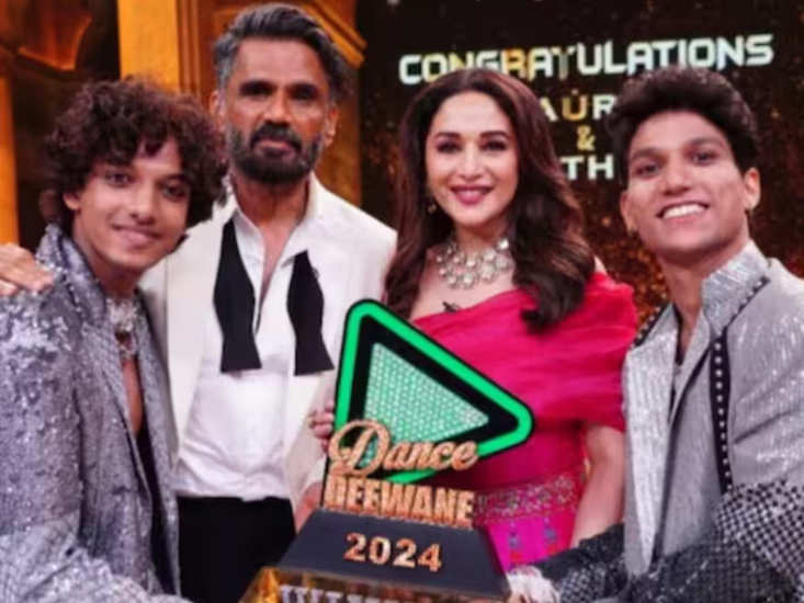 Dance Deewane 4 Winner: गौरव-नितिन ने जीता शो, 5 जोड़ियों को पछाड़ चमचमाती ट्रॉफी के साथ घर ले गए 20 लाख