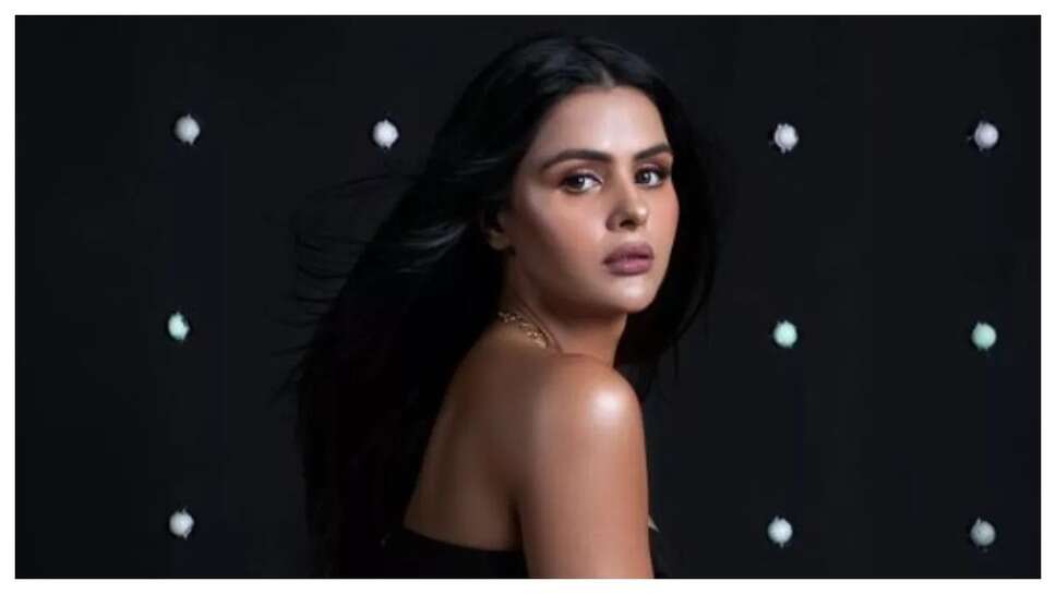 Priyanka Choudhary ने ब्लैक बिकनी में दिखाई मदमस्त अदाएं, एक्ट्रेस की तस्वीरों पर दिल हारे अंकित गु्प्ता