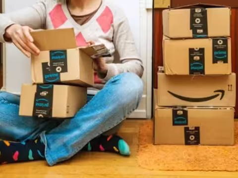 आजकल लोगों के लिए घरेलू सामान खरीदना आसान हो गया है क्योंकि छोटे-छोटे गैजेट्स यानी मोबाइल के जरिए हमारे हाथों में सारे काम हो जाते हैं