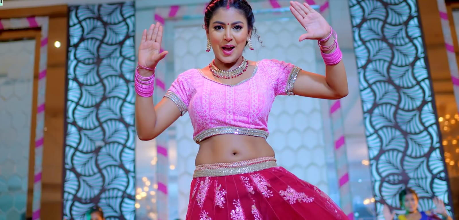 गर्मी से परेशान हुई माही श्रीवास्तव, पति से की AC की डिमांड, कहा- घर में लगा दी एसी बलम...