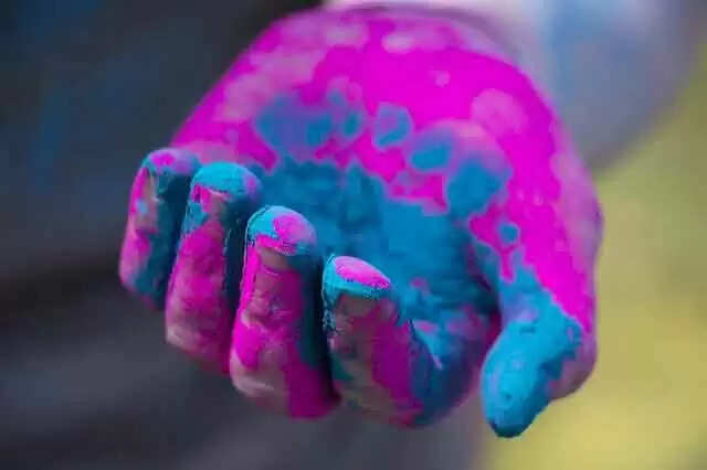 Holi Special: जिंदा लोगों की निकलती है अर्थी, सब देते हैं अश्लील ताने! इस शहर में क्यों होती है ऐसी होली?