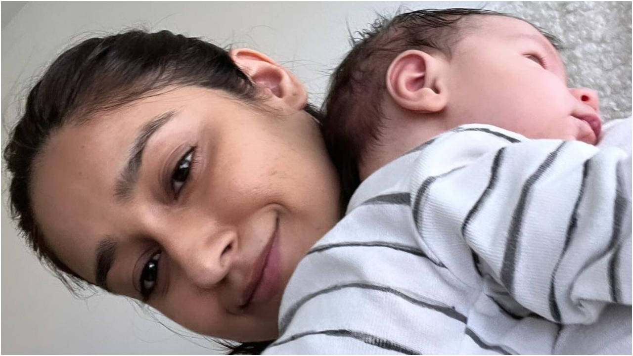 Ileana Dcruz ने शेयर की बेबी कोआ की पहली तस्वीर,फैन्स बोले - क्यूटनेस में बिल्कुल मां पर गया है