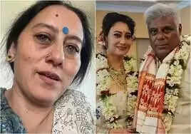 बॉलीवुड की कई बेहतरीन फिल्मों में मुख्य रूप से खलनायक की भूमिका निभाने वाले बेहतरीन अभिनेता आशीष विद्यार्थी ने दूसरी शादी कर ली है. 60 साल की उम्र में उन्होंने असम की रूपाली बरुहा से दूसरी शादी कर दूल्हा बनाया। अभिनेता की पहले राजोशी विद्यार्थी से शादी हुई थी। जिन्होंने पेशे से डांसर और सिंगर के तौर पर भी काम किया है. दोनों ने सालों तक एक-दूसरे का साथ दिया, लेकिन अब उम्र के इस पड़ाव पर दोनों अलग हो गए। वैसे तो आशीष को फिल्म इंडस्ट्री में खास तौर पर विलेन के तौर पर पहचान मिली।  आशीष एक कुशल अभिनेता हैं और उन्होंने हिंदी फिल्मों के साथ-साथ तेलुगु, तमिल, कन्नड़, मलयालम और बंगाली फिल्मों में भी काम किया है। आशीष विद्यार्थी कितने प्रतिभाशाली हैं इसका अंदाजा हम विभिन्न भाषाओं में बेहतरीन भूमिकाएं निभाकर लगा सकते हैं। अपने ऊर्जावान अभिनय के लिए जाने जाने वाले अभिनेता आशीष ने 60 साल की उम्र तक दो बार शादी की है। उम्र के इस पड़ाव में आकर दूसरी बार शादी करने के बाद भी वह चर्चा में बने रहते हैं। आशीष ने गुरुवार को रूपाली से रजिस्टर्ड मैरिज की है। अपनी शादी के मौके पर आशीष कहते हैं, 'जिंदगी के इस पड़ाव पर रूपाली से शादी करना एक असाधारण अहसास है.' आशीष और रुपाली की शादी की तस्वीरें सोशल मीडिया पर आते ही वायरल हो गई हैं। लेकिन आशीष की पहली पत्नी के बारे में बहुत कम लोग जानते हैं कि वो कौन है और क्या करती है।   ये है बॉलीवुड के एक विलेन की पहली पत्नी कम ही लोग जानते हैं कि आशीष की पहले एक्ट्रेस राजोशी विद्यार्थी से शादी हुई थी। राजोशी पेशे से एक जानी-मानी एक्ट्रेस, सिंगर और थिएटर आर्टिस्ट भी हैं।दोनों अर्थ विद्यार्थी नाम के एक बेटे के माता-पिता भी हैं। आशीष की पत्नी राजोशी लाइमलाइट से दूर रहना पसंद करती हैं लेकिन दिखने में बेहद खूबसूरत हैं। सादा जीवन जीती है लेकिन वास्तव में वह किसी खूबसूरत अभिनेत्री से कम नहीं है। आशीष की पहली पत्नी राजोशी मशहूर एक्ट्रेस शकुंतला बरवा की बेटी हैं. राजोशी शकुंतला की इकलौती बेटी हैं जिन्होंने अपने करियर में कई बेहतरीन फिल्में दी हैं। शकुंतला ने हिंदी के अलावा बंगाली सिनेमा में भी खूब नाम कमाया है. उन्होंने कई हिंदी फिल्मों में काम किया है और ऐसी ही एक फिल्म है 'द बॉडी' जो साल 2019 में आई थी। टीवी पर इसके अलावा वह कुछ हिंदी टीवी शो जैसे 'सुहानी सी एक लड़की' (2019) और 'इमली' में नजर आ चुकी हैं। (2020)। शो में नजर आए। उन्होंने अपने एक टीवी धारावाहिक के लिए 2015 में स्टार परिवार अवार्ड्स में पसंदीदा बहू का पुरस्कार भी जीता।  इन फिल्मों में आशीष की एक्टिंग का जलवा देखने को मिला आशीष विद्यार्थी ने कई फिल्मों में ऐसे किरदार निभाए जो उनके बिना शायद अधूरे होते। अपने अभिनय करियर में, उन्होंने 200 से अधिक फिल्मों में अभिनय किया है। उन्होंने तमिल, कन्नड़, मलयालम, अंग्रेजी भाषा की फिल्मों में भी अपना कौशल आजमाया है। आशीष विद्यार्थी ने अपने करियर में 'बिच्छू', 'जिद्दी', 'अर्जुन पंडित', 'वास्तव', 'बादल' और क्या यही प्यार है जैसी कई फिल्मों में नकारात्मक भूमिका निभाई है. हाल ही में अभिनेता अमिताभ बच्चन और रश्मिका मंदाना स्टारर फिल्म 'अलविदा' में भी नजर आए थे. अभिनेता पिछले कुछ समय से सोशल मीडिया पर काफी सक्रिय हैं। इतना ही नहीं आशीष 11 से ज्यादा भाषाओं की फिल्मों में अपनी एक्टिंग का जलवा दिखा चुके हैं।